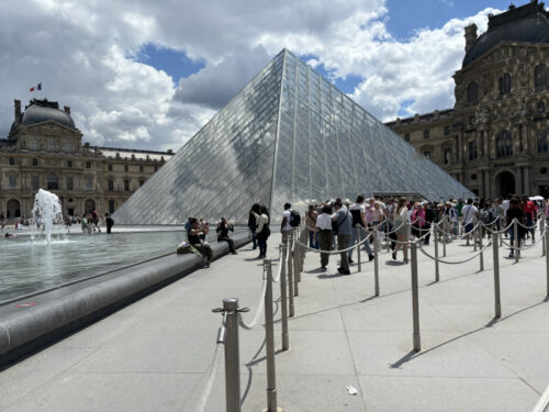 ルーブル美術館のガラスのピラミッド