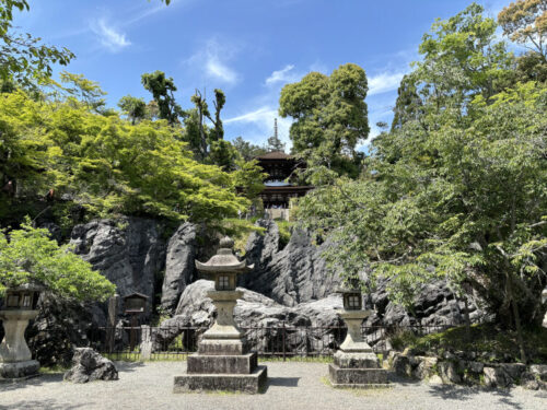 石山寺の巨大な珪灰石