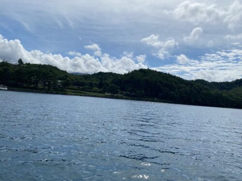 田沢湖のすんだ水の景色