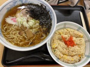 東北ドライブ中に食べたラーメンと炒飯セット