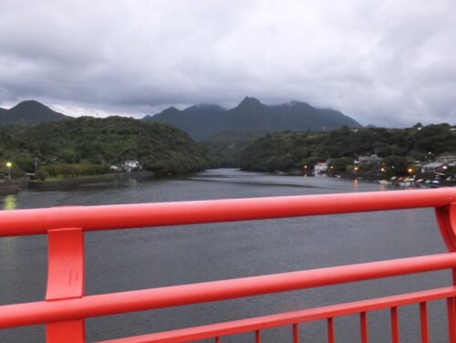 安房川から眺めた屋久島の眺め