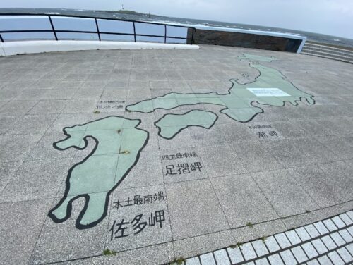 大間崎に描かれた日本地図