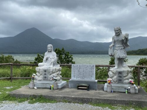 恐山にある奪衣婆の恐ろしい石像