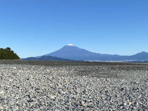 三保の松原に到着した地点で見える富士山