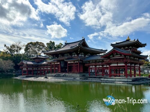 平等院鳳凰堂の美しい空のコントラストの景色