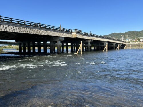 宇治の宇治橋の全景