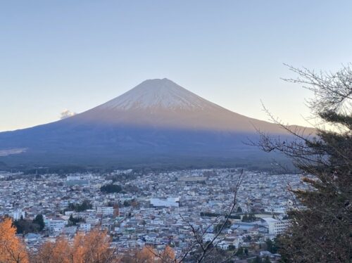 新倉山浅間公園 から夕暮れの富士山の眺め