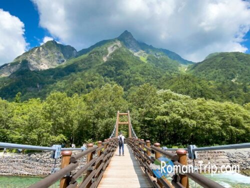 明神橋と穂高岳の絶景