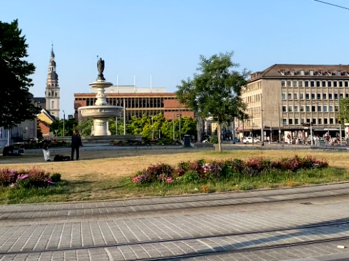 ヴェルツブルク駅前の景色