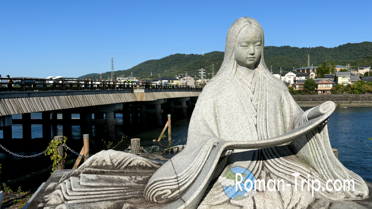 源氏物語のまち宇治と紫式部像