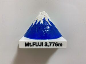 河口湖で買った富士山のマグネット