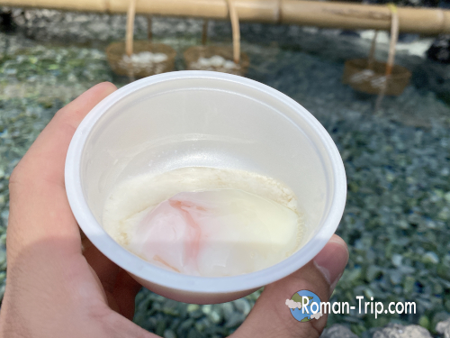 草津温泉名物の温泉卵。ほのかに硫黄香るとろっとした黄身が魅力の、温泉地ならではのご当地グルメ。/ Onsen egg from Kusatsu Onsen — a local specialty with a soft, creamy yolk and a hint of sulfur aroma, unique to Japan’s famous hot spring town.