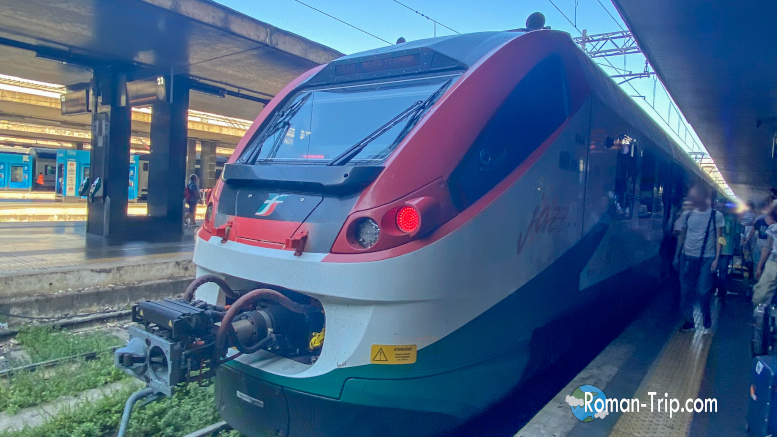 テルミニ駅に停車中のTrenitalia（トレニタリア）の列車。ローマ・フィウミチーノ空港から市内へのアクセス方法や、地下鉄への乗り換え、切符の買い方などをひとり旅の実体験をもとに紹介。/ Trenitalia train at Rome’s Termini Station — sharing a solo traveler's firsthand guide on getting from Fiumicino Airport to the city center, including metro transfers and how to buy tickets.