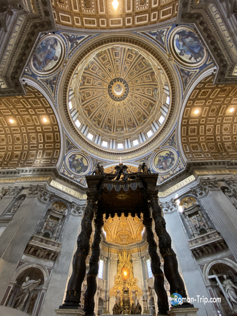 バチカン大聖堂の内部。圧倒的なスケールと美しさに「すごい」としか言えない。/ Interior of St. Peter's Basilica in Vatican City — simply awe-inspiring in scale and beauty.