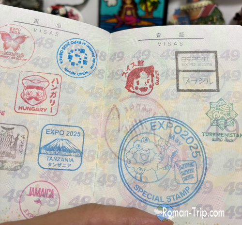 万博で集めたスタンプの数々。中でもハイジのスタンプが特にかわいらしい。/ Collection of Expo stamps, featuring the adorable Heidi design among many others.