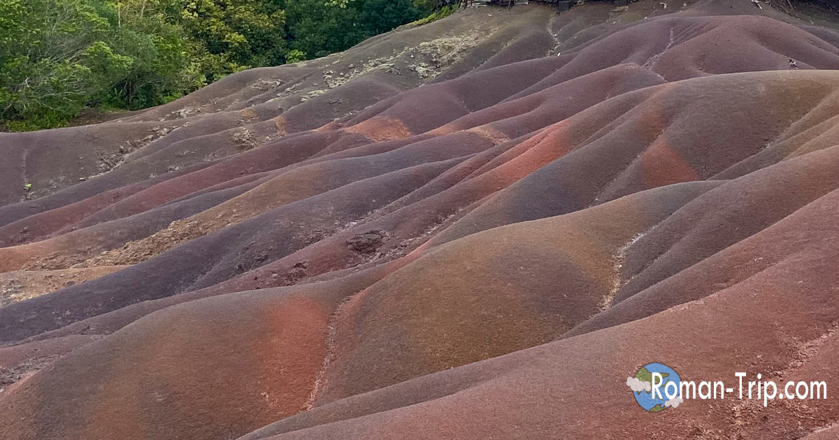 モーリシャス旅行で訪れた七色の大地。自然が描いた不思議な色彩が広がる風景。/ The Seven Colored Earth in Mauritius, a naturally colorful landscape visited during a Mauritius travel journey