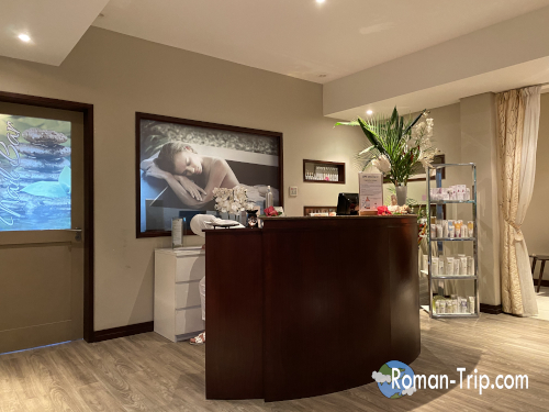 セーシェル・エデン島の『Eden Holistic Spa』店内。ラグジュアリーな雰囲気が漂う、落ち着いた空間だった。/ Interior of Eden Holistic Spa on Eden Island, Seychelles, featuring a calm and luxurious atmosphere